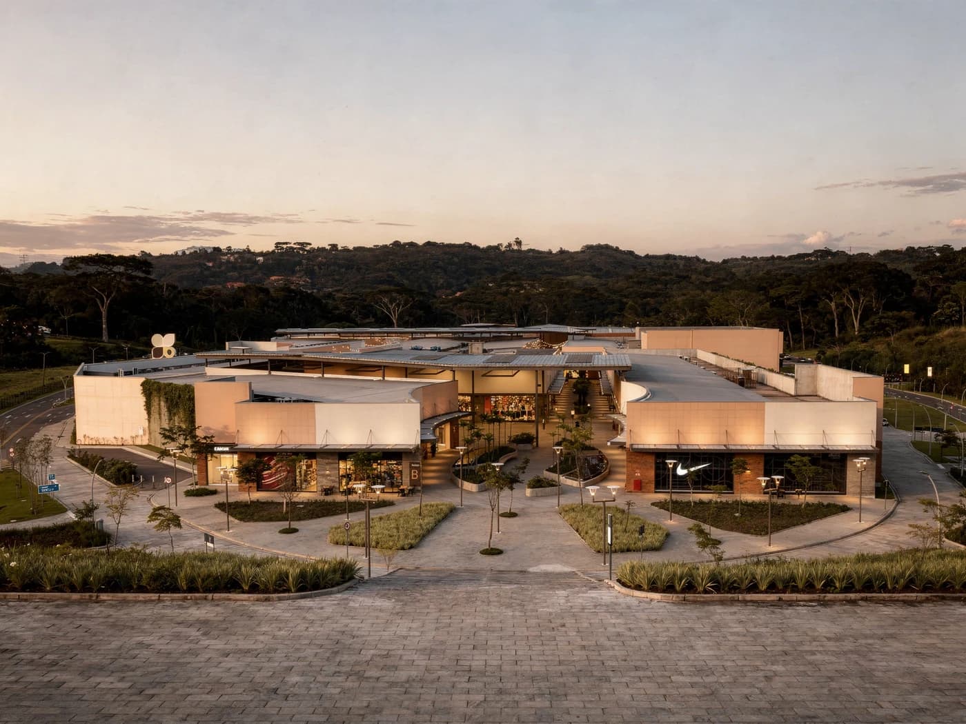 Composição editorial da arquitetura e dos caminhos do City Center Outlet Premium